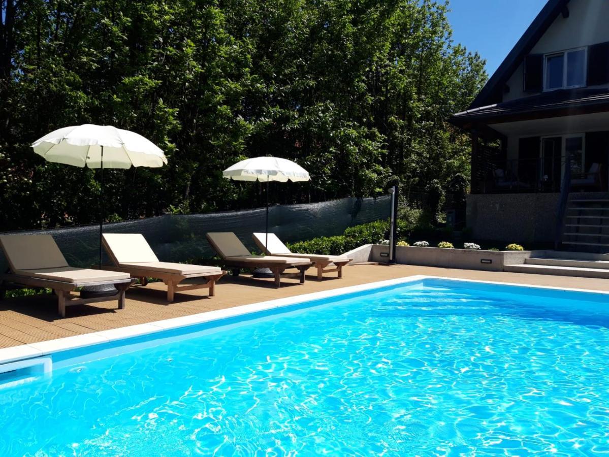 Greenhouse S Bazenom Holiday home *